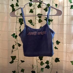 i’m selling my tank top, crop top.